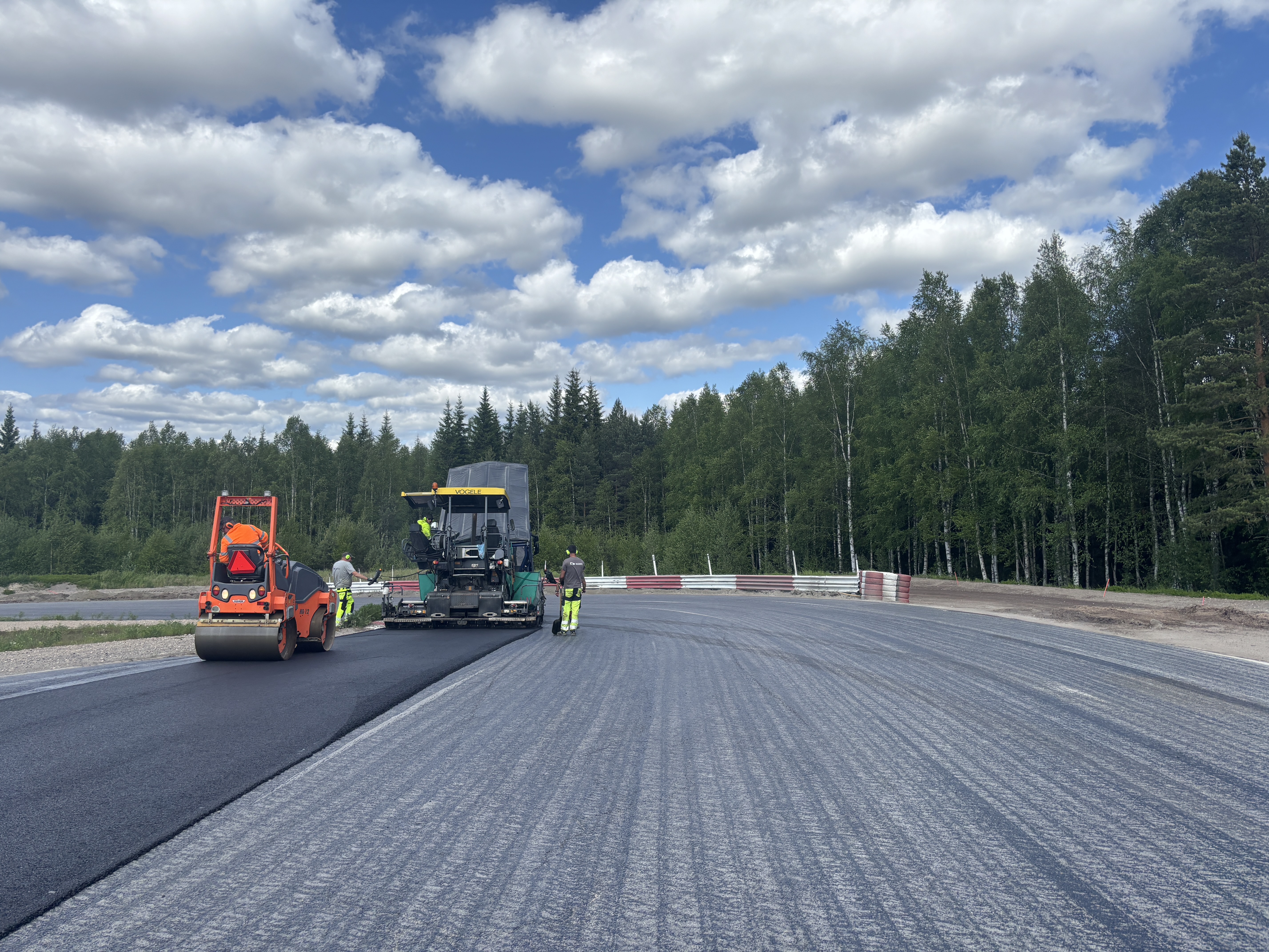 BGGs fagarbeidere og maskinpark i arbeid på Vålerbanen